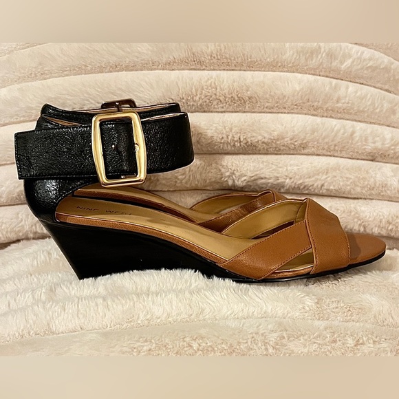 Nine West Parista two tone wedge NWOB Size 8 - Picture 1 of 10